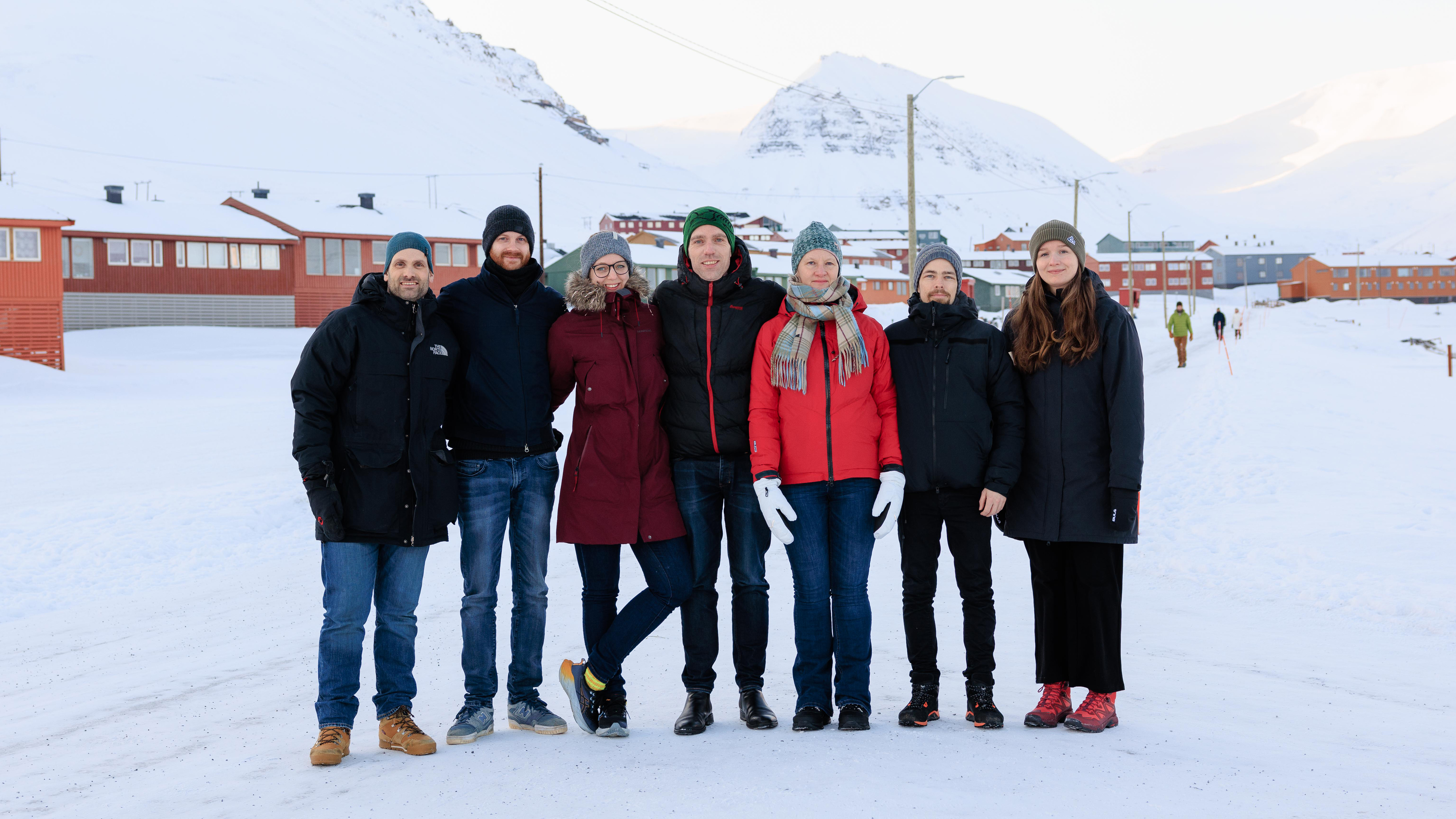 Foto av arbeidsgruppen på Svalbard.