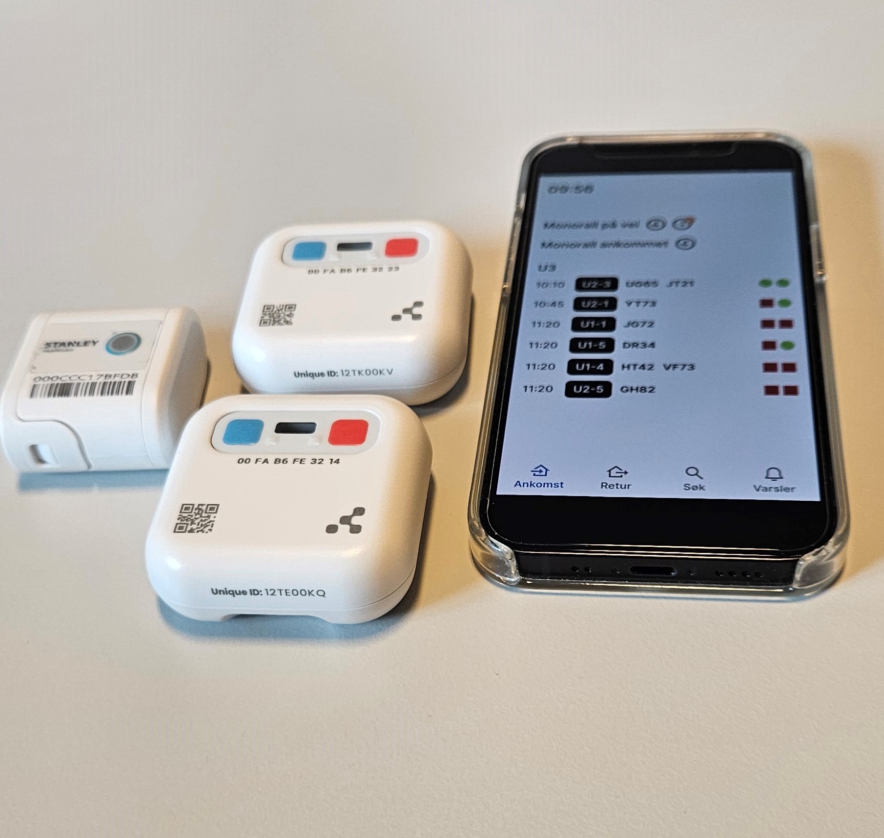 En gruppe hvite enheter