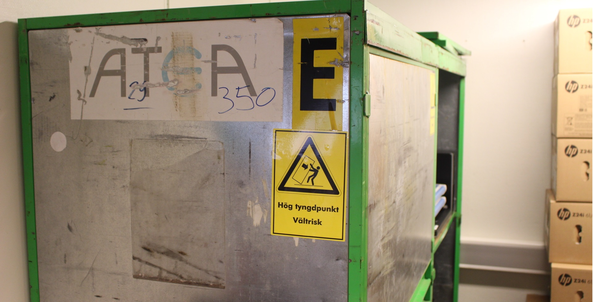 Bilde av stor boks med PCer